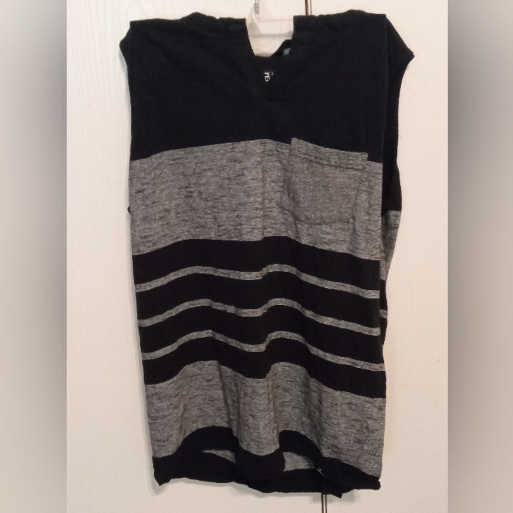 Vertical Sleeveless Top With Hood